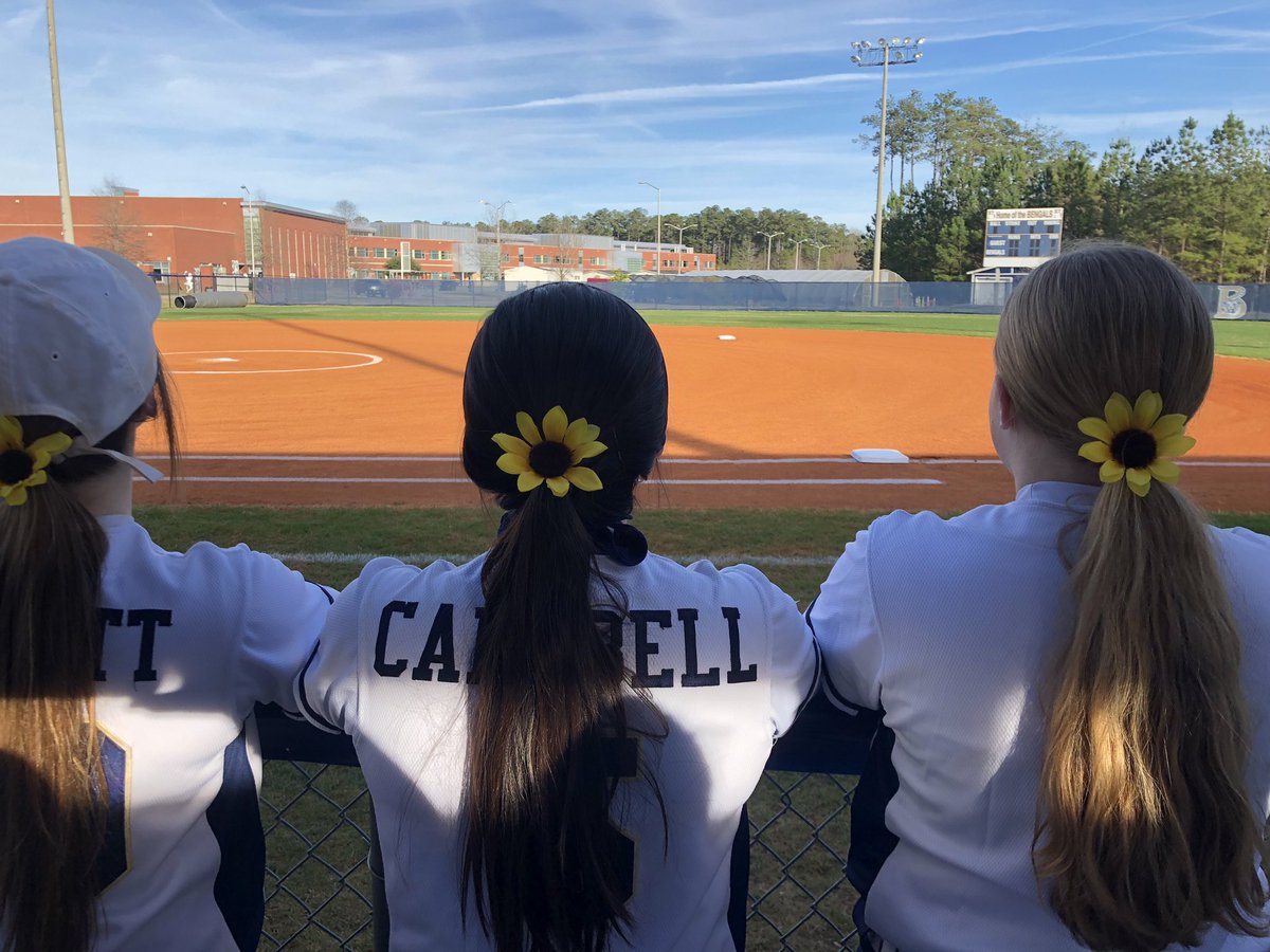 Bwood_Softball's tweet photo. Be a sunflower, stand strong, and follow the sun. 🌻 GAMEDAY #4syd https://t.co/pocHBMeF0B