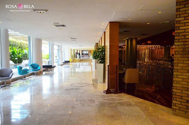 ¡Espacios diseñados para ti! #HotelRosaBela 🌷💛