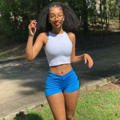 hit__n's tweet photo. This is the prettiest girl in my phone.🧡🧡
Drop a contender if you got any? https://t.co/VovA4FNmg4