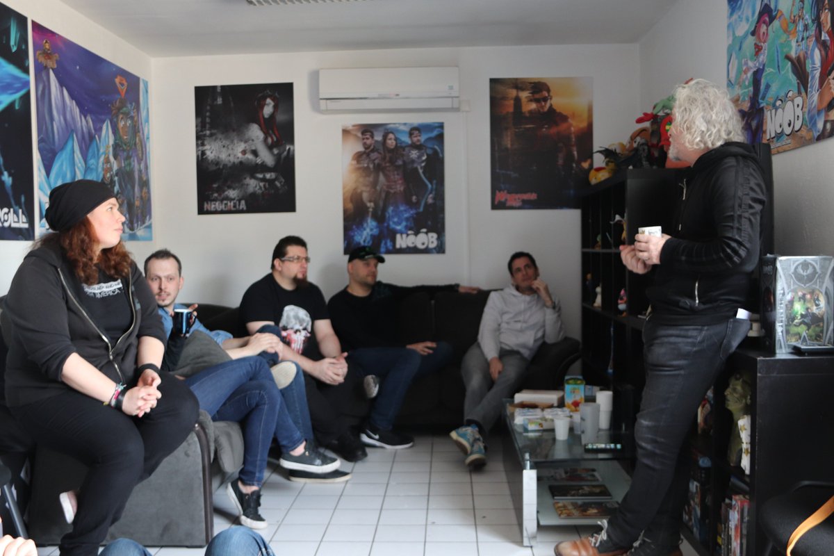 FreschuM's tweet photo. Aujourd'hui atelier Acting animé par @PADG_officiel pour les acteurs d'@Olydri_Noob, pour une fois ils sont sages ! #acting #masterclass #masterpong #Noob #webserie https://t.co/OA2qLLYH3k