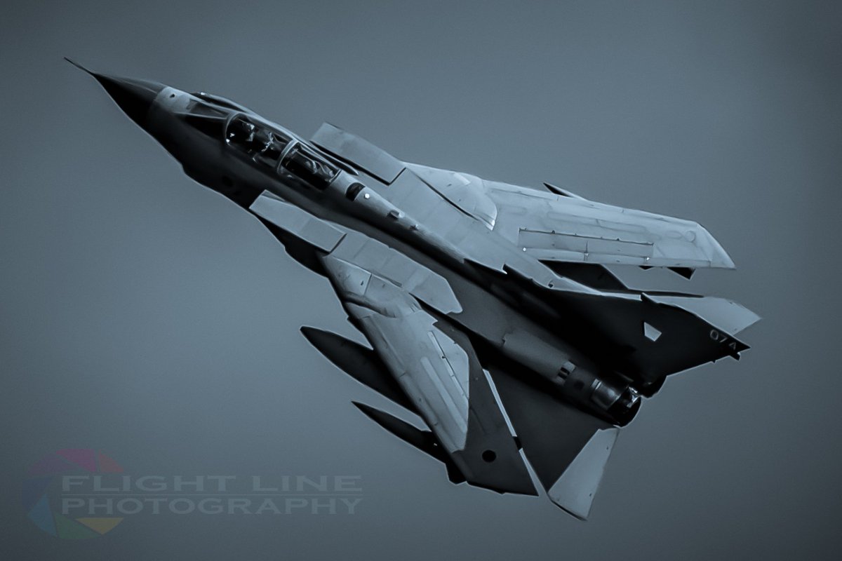 flight_photo's tweet photo. Nothing quite like a fully swept #Tonka at full chat...
@RAF Tornado GR.4 overhead @RAFMarhamMedia - 21/06/2018.
@31SqnOC @BossXVSqn @StnCdrRAFMarham @MarhamHeritage @DefenceHQ @tornadohq @RafPhotog @AviateAddict https://t.co/VrXqfoG8bs