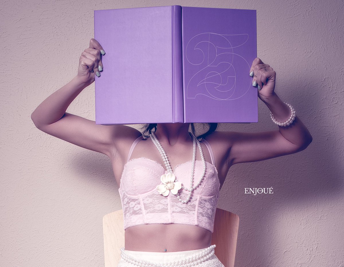 EnjoueMagazine's tweet photo. Getting things started here at Enjoué Magazine. Its been a long time coming. Follow us to see what's inside. #EnjouéMagazine #models #glamour #fashion #beauty #lifestyle #editorial #chicago #nudeart #impliedart #modelsearch #boudoir #enjouélife https://t.co/vRNxM0FDFi