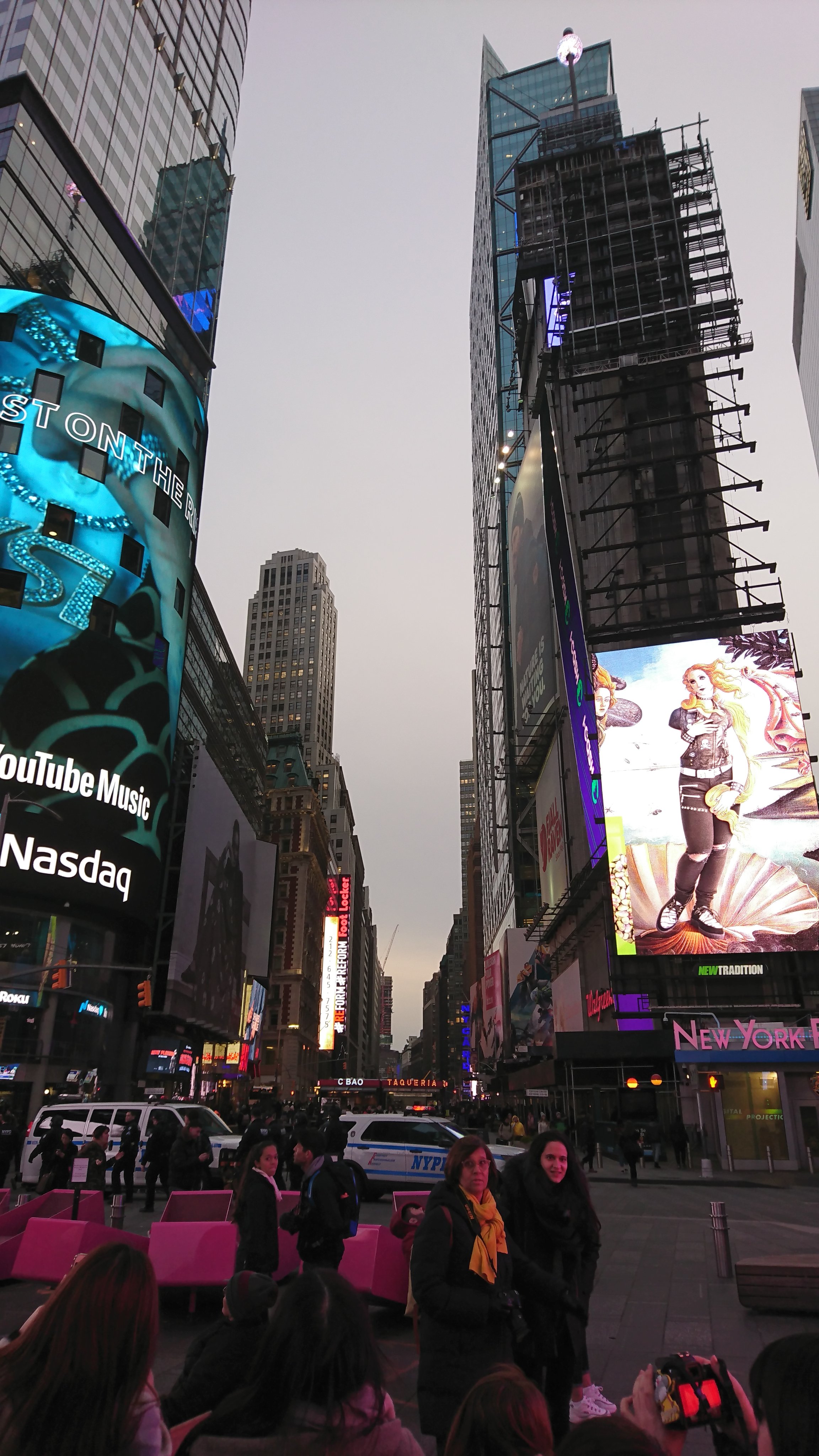 ぴよこ ワイド馬券芸人 Nyツアー1 2弾a あ そうだ 夕方のまだちょっと明るいタイムズスクエアもあげておくね マジ新宿歌舞伎町 笑 あ Ad Beみたいなのある T Co Gxeyfhj1qh Twitter
