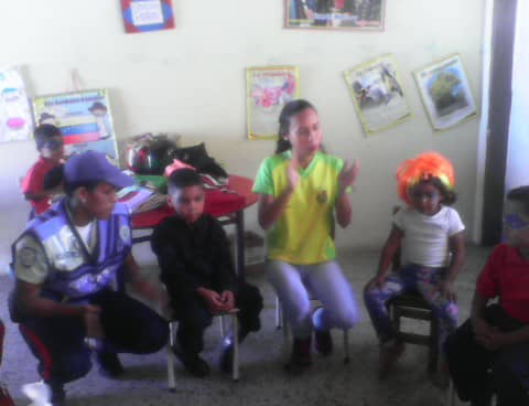 POLICIA DE PEÑALVER tweet media