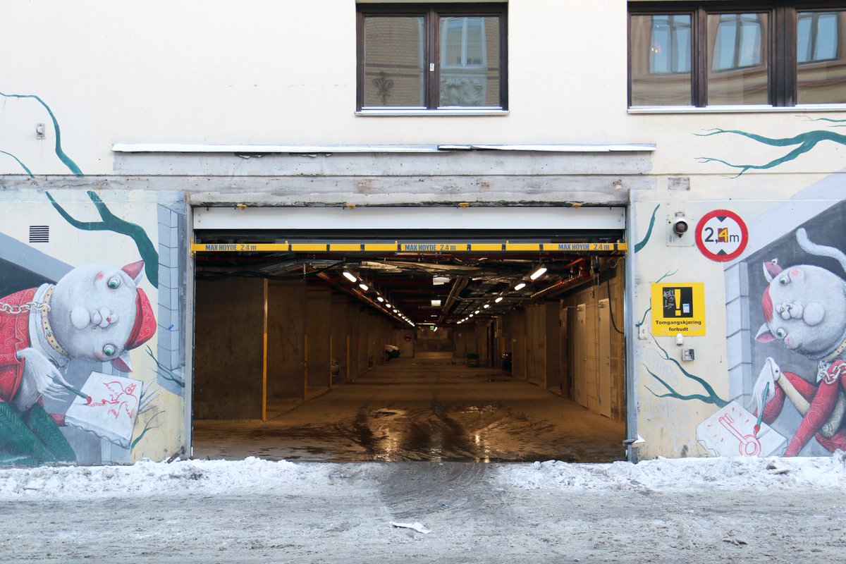 Hva kan man gjøre ut av denne triste grå garasjen? Denne uken har vi invitert innovative og kreative mennesker på innovasjonssamling for å finne konsepter som kan forvandle garasjen under en kommunal boligblokk midt på Grünerløkka til noe grønt og sosialt! #Grünerløkka