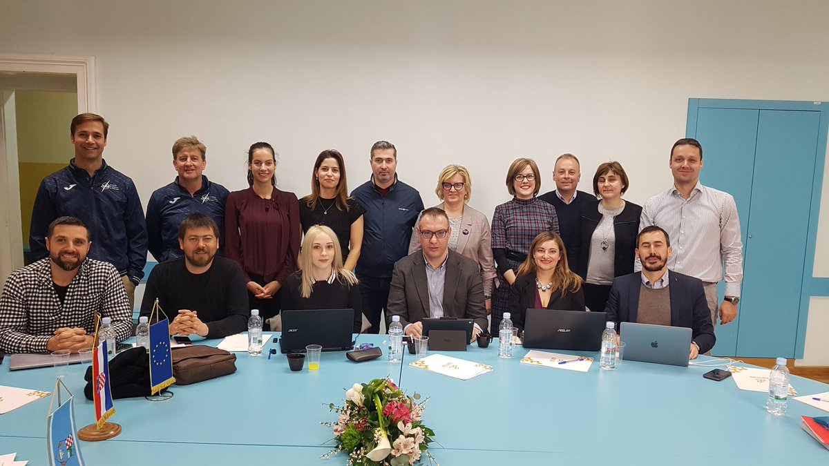 ajfs1998's tweet photo. Reunion inicial del proyecto europeo "LAS - Life After Sport" dirigido a jovenes deportistas (de 15 a 18 años) para conciliar mejor sus estudios y deporte y evitar el abandono de estudios cuando aumenta la exigencia deportiva #ChampionsFactory #PRHG
@EUErasmusPlus @EuSport https://t.co/yAP5eOnqlK