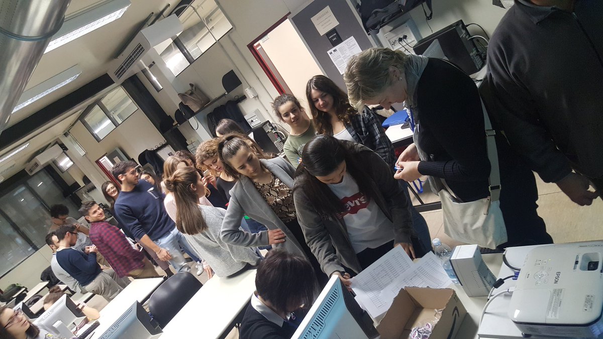 AlessandroZonin's tweet photo. Secondo laboratorio di #progettonerd presso @UniGenova #dibris
50 ragazze impegnate nello sviluppo di un #chatbot su tecnologia #IBM #watson
con l'aiuto dei tutor #ibm e #dockjoinedintech
#stem 👏🔝 https://t.co/3h6YM93PIP