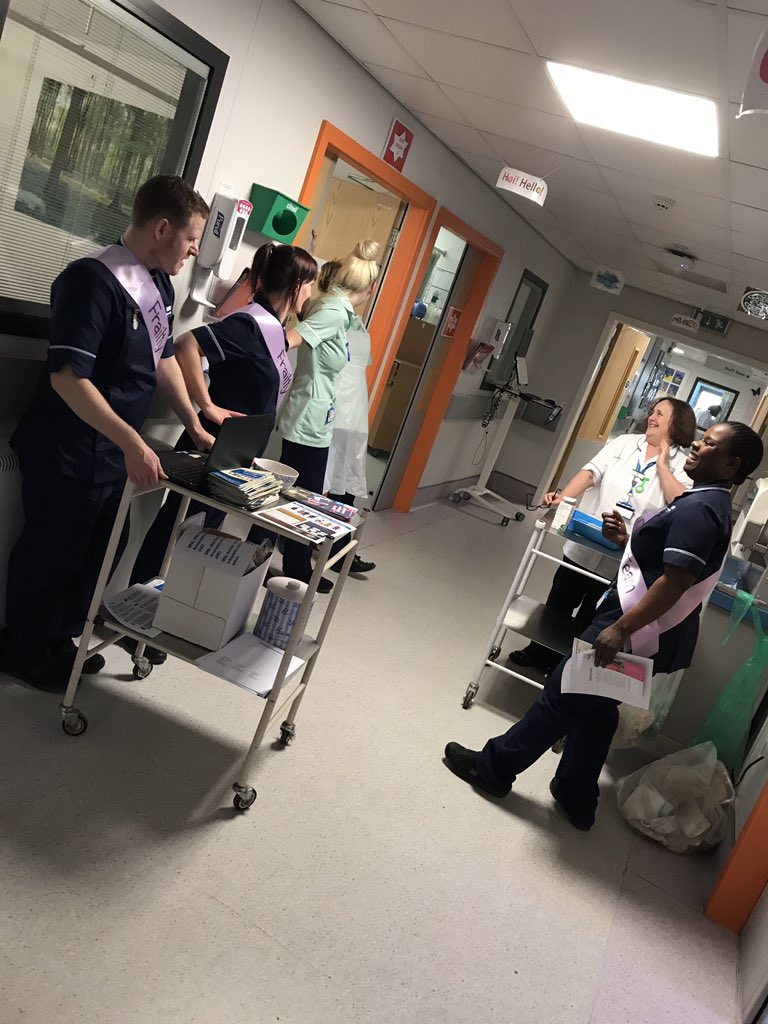 moominmanc's tweet photo. #managingfrailtytogether @WythenshaweHosp @MagicsjbSarah @mft_transform frailty team walks round f14 xx https://t.co/WJYUDij2Gi