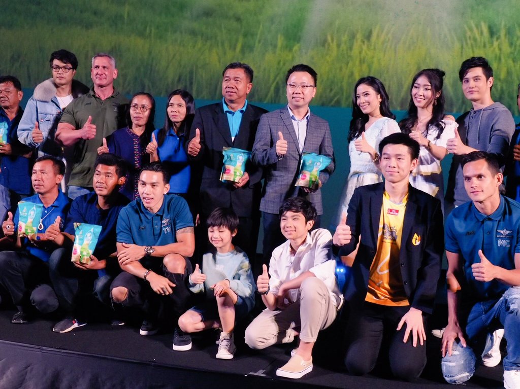 Maxaf12official's tweet photo. ขอขอบคุณ #ข้าวตราฉัตร ที่ให้แม็กซ์ได้มีส่วนร่วมในงานวันนี้ค่ะ 🙏

#maxapisorn #maxaf12 #af12 #truefantasia #iam #maxaf12_official #LoveRepeat #ขอโทษในใจ @MaxAF12 https://t.co/4z8ETPxFUh