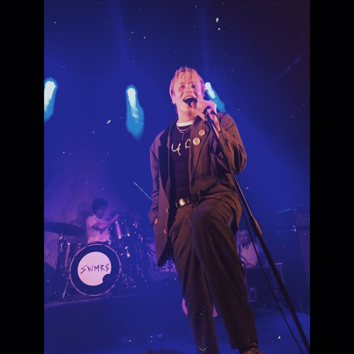 blvehyune's tweet photo. some of my fave pics i took at the show in Milan 🇮🇹
next post: some pics again👌🏻 #SWMRS #swmrs #BerkeleysOnFire #berkeleysonfiretour #colebecker #maxbecker #sebmueller #JoeyArmstrong #JakobArmstrong .@swmrs @maxbeckaaa @therealcoleyoly https://t.co/BhHv3gKHqO