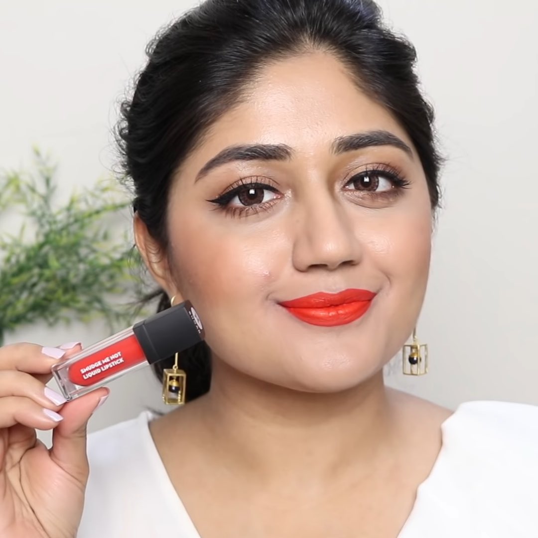 trySUGAR's tweet photo. Indulge your smile with 52 Shades of Smudge Me Not Liquid Lipstick.
04 Plum Yum
05 Rust Lust
06 Tangerine Queen
.
.
Visit the link to shop the irresistible shades now. https://t.co/F8arD6EEma
.
.
#trySUGAR #SUGARCosmetics #SmudgeMeNot #52Shades #Irresistible #LeaveNoTrace https://t.co/O6s0kksfNu