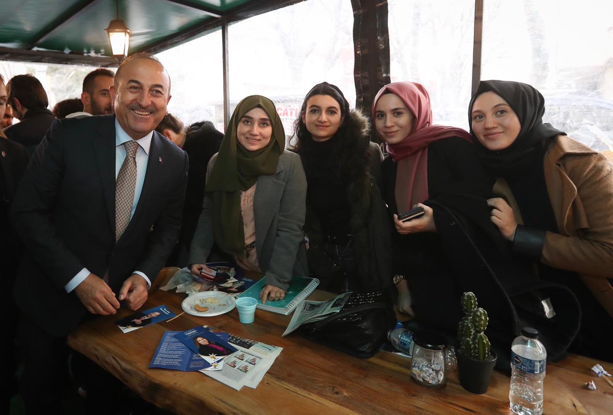 Gençlerimizle çay sohbetindeyiz.
#Çankaya <a href="/AmberTurkmen/">Amber Türkmen 🇹🇷</a>