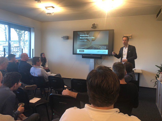 Vandaag zijn de verschillende Lexxyn Groep Partners helemaal bijgespijkerd op het gebied van #Blockchain tijdens een Blockchain Masterclass, verzorgd door <a href="/axveco/">AXVECO</a>. Dank voor de uitstekende training!