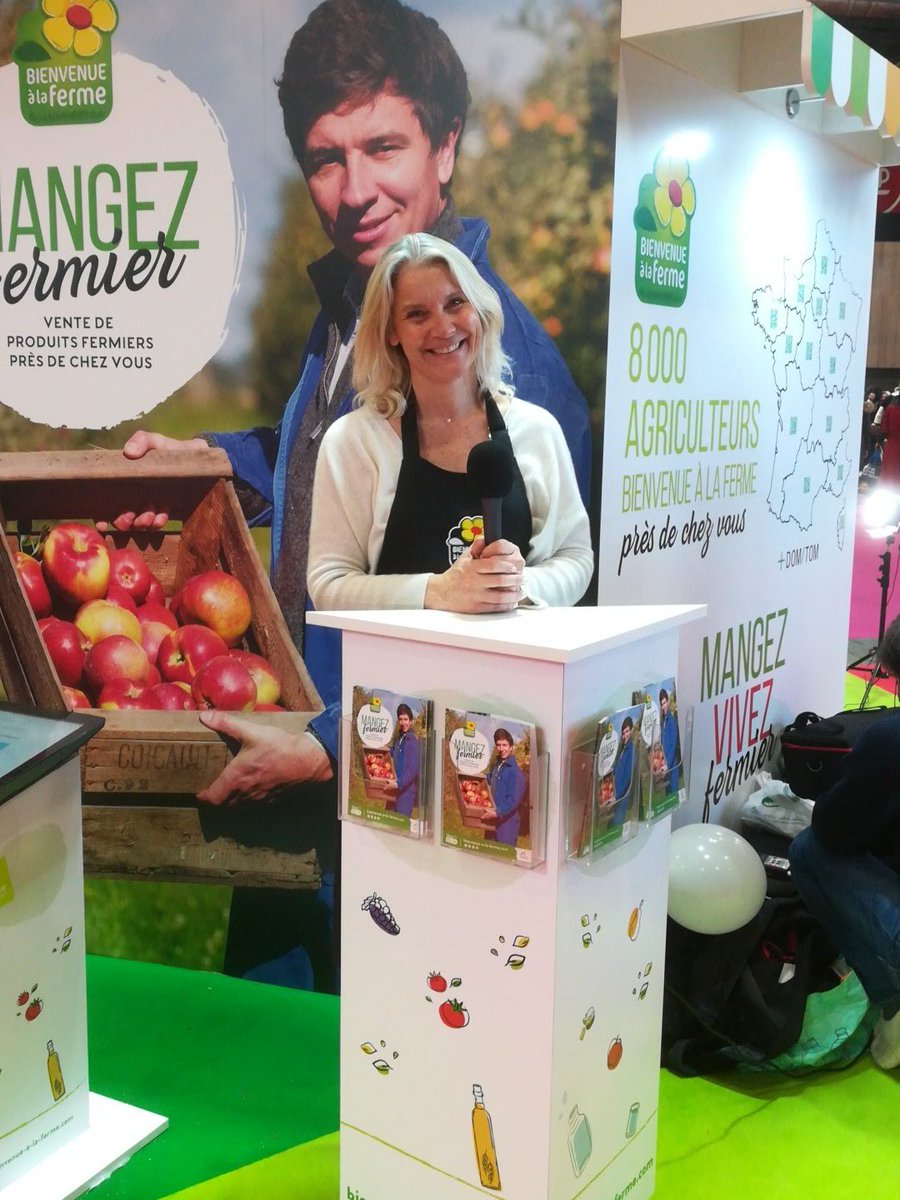 Bienvenueferme's tweet photo. @sia2019 stand C050 @Bienvenueferme, ça tourne ! Odile Tassi de @meslavandes se prête au jeu de la caméra pour un portrait de producteur Bienvenue à la ferme. Odile propose des cosmétiques à la lavande mais également des biscuits à la lavande ! #lavande #drome #mangezfermier https://t.co/pJJxYglChg