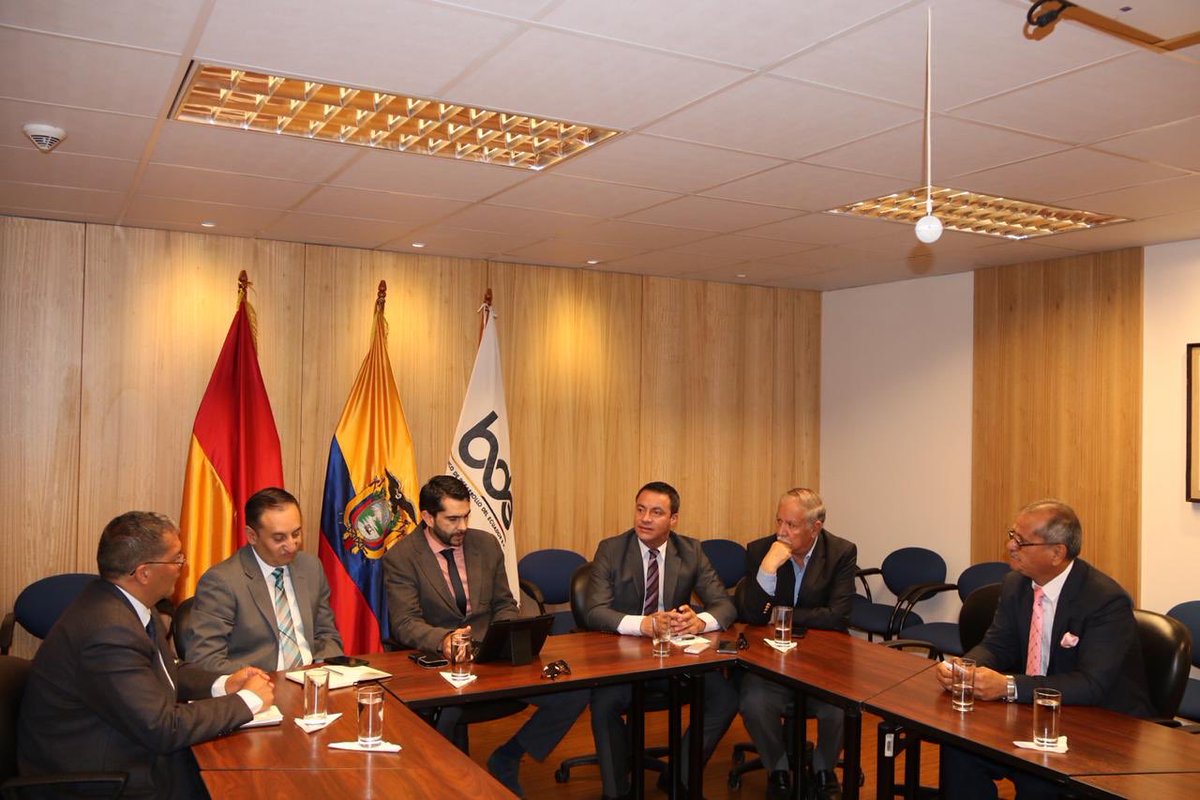 BDEcuadorBP's tweet photo. Gerente General del #BDE Carlos Julio Jaramillo, mantiene reunión de coordinación con el Presidente de la AME regional 6  @rogelioreyes01 y  los alcaldes de los GADM de Santiago @gadsantiago, Rafael Ruiz y Alcalde de #Deleg, Dario Tito. #EcuadorConMásProsperidad 
➕Prosperidad🇪🇨 https://t.co/mKEoAJxJJ5