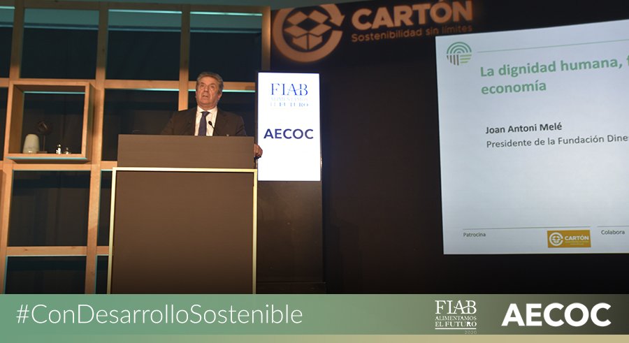 "No hay cambio en el mundo si no cambiamos, pasar del yo al nosotros es posible: hay que dedicar un tiempo diario en plantearse quién quiere ser uno en la vida, y cuando uno hace esto ve una oportunidad de transformación personal". <a href="/JoanAntoniMele/">Joan Antoni Melé</a> #ConDesarrolloSostenible