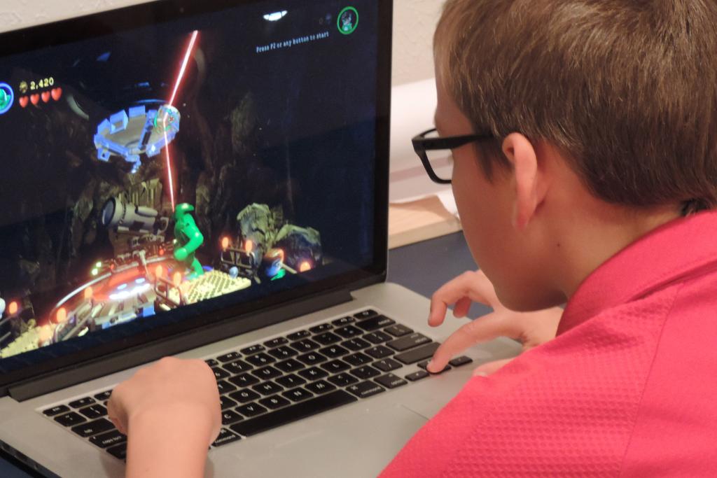 Check out these ideas about how to limit your family’s sedentary time. Did you know that the average 8-year-old spends eight hours a day using various forms of media, and teenagers often get more than 11 hours of media a day? spr.ly/6017Euodv
