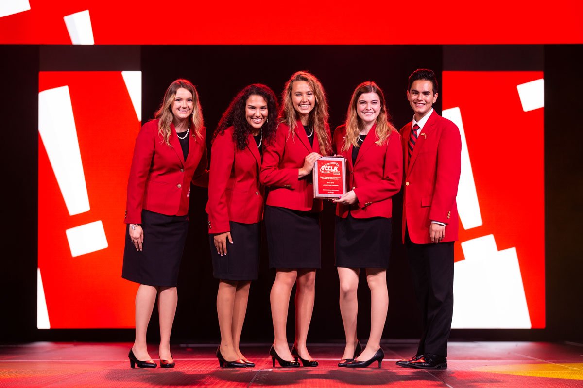 Don't miss out on scholarship opportunities! There are 3 days left to apply for 5 different scholarships! Don't you want to be a winner?
Find the applications here! Have any questions? Make sure you reach out!
bit.ly/2gMLGc6
#fccla #cte #scholarships #hospitality #fcs