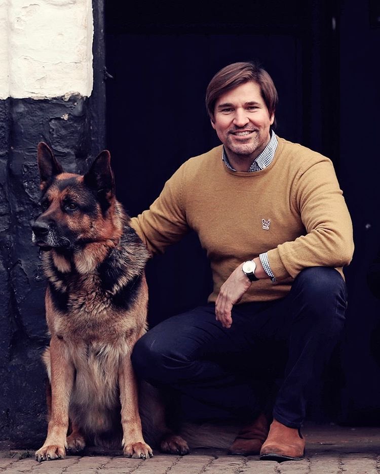 One man and his dog 🐕 <a href="/karludemartinez/">Karl Ude-Martinez</a> wears our Men’s Chelsea in Tan 🍂#Fairfaxandfavor 📸 <a href="/eventslens/">Events Through aLens</a>