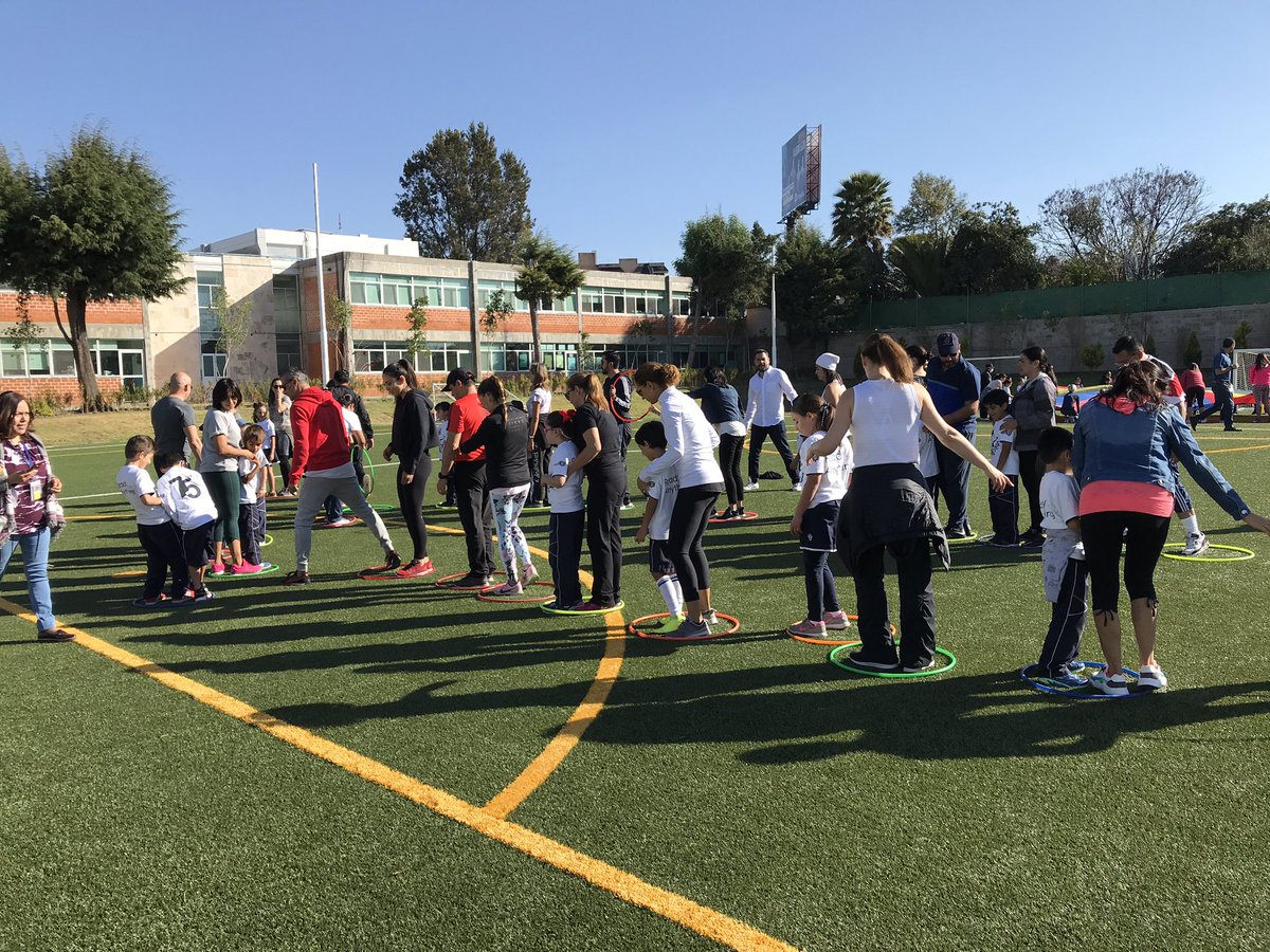 ElenaSKeen's tweet photo. Our 2nd grade parents enjoying pe activities with their children! #orgullocap https://t.co/GpnjrGS3Fh