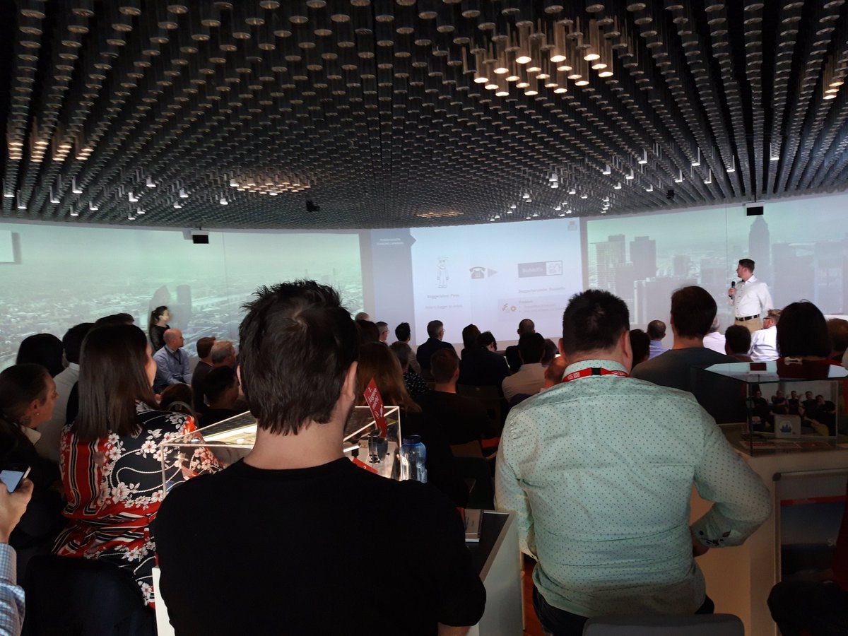 MSKnapstein's tweet photo. Heute werden tolle Ideen im #SkydeckPitchEvent vorgestellt wie wir gemeinsam im Konzern die #DB besser machen können! https://t.co/2JSVk1dIfF
