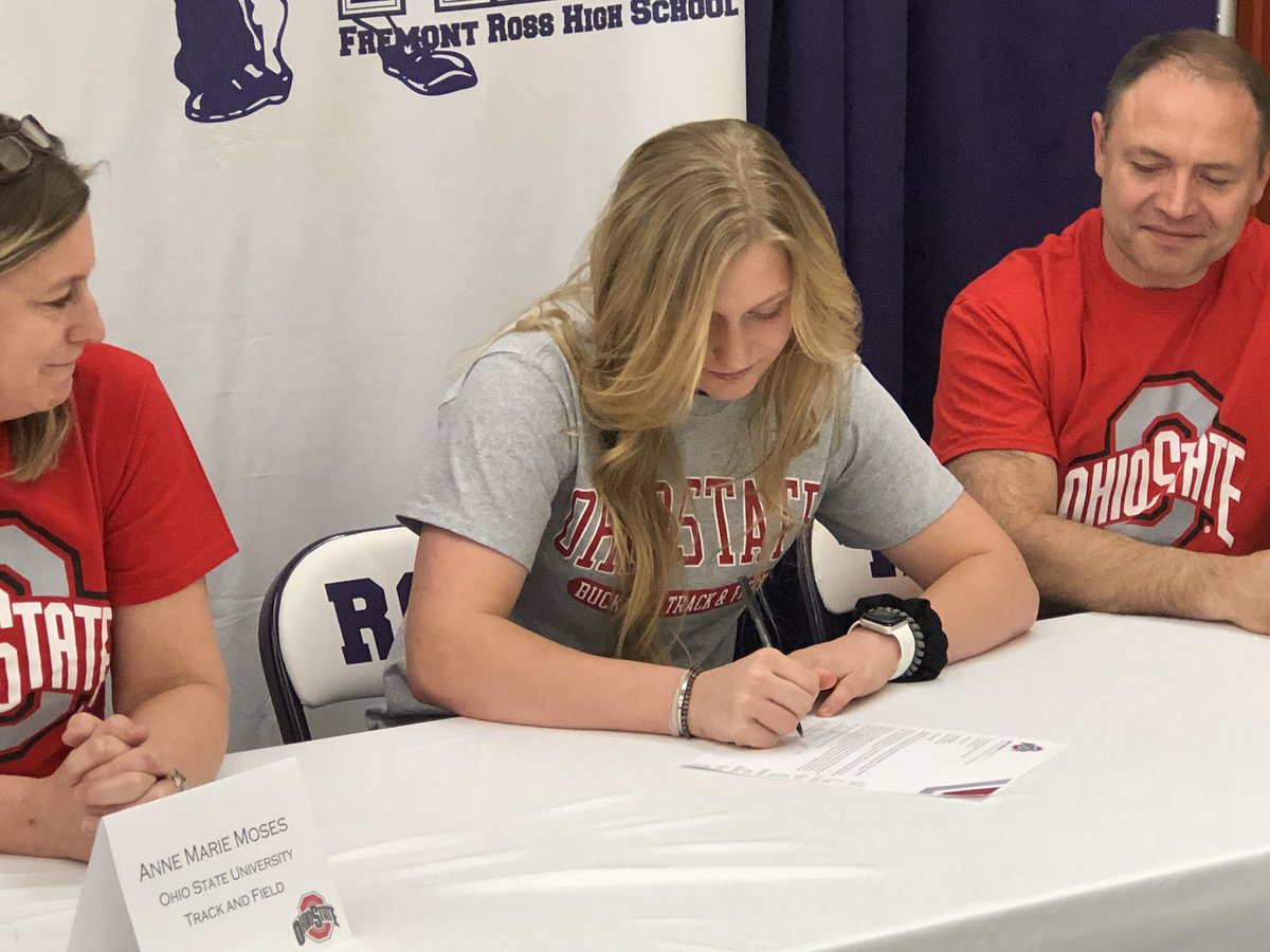 FRHS_Athletics's tweet image. Congratulations to the newest Buckeye, @anneapril25 ! AnneMarie Moses signs to continue her Pole Vault career at @OhioStAthletics.