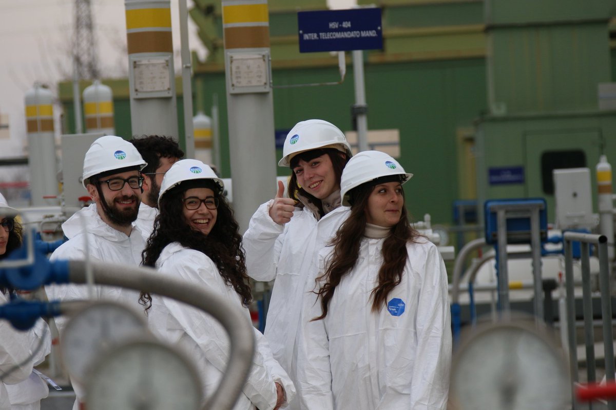 snam's tweet photo. Oggi il nostro impianto di compressione del #gas naturale di Istrana è stata una delle tappe del tour delle Fabbriche della sostenibilità che coinvolge studenti di tutta Italia nell'ambito della #GreenWeek19. https://t.co/eQBblq1tez