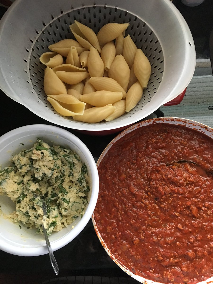 pattiwak03's tweet image. YAKWTFGO 🐚😏 #stuffedshells #clientmealprep #cheflife #personalchef