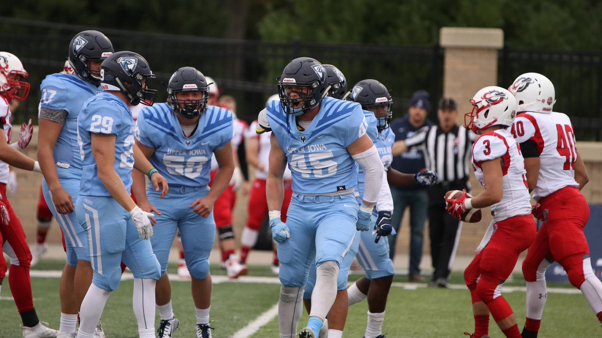 Spears_Quinton's tweet photo. Blessed to receive an PWO from Division II Upper Iowa University!! @CoachWyattj @Upper_Iowa_FB  #Feathersup #Musterup https://t.co/TZsQD6IERQ