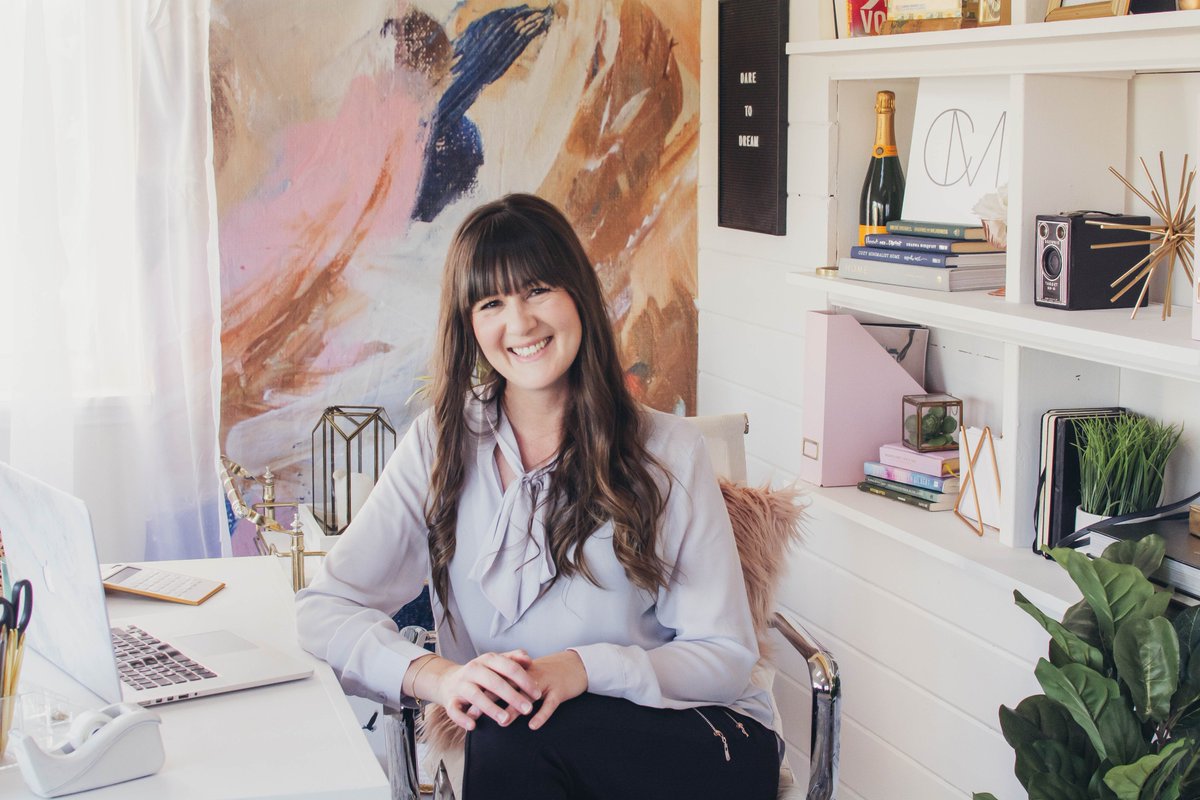 CreativeMomma_'s tweet photo. Hello Twitter! Let's start with #myfirstTweet 
I'm Kimberlee Schelling, founder of Creative Momma Life! I'm passionate about helping moms start a successful side hustle and grow their business... to build a life they love. https://t.co/TUtdjzy5wD