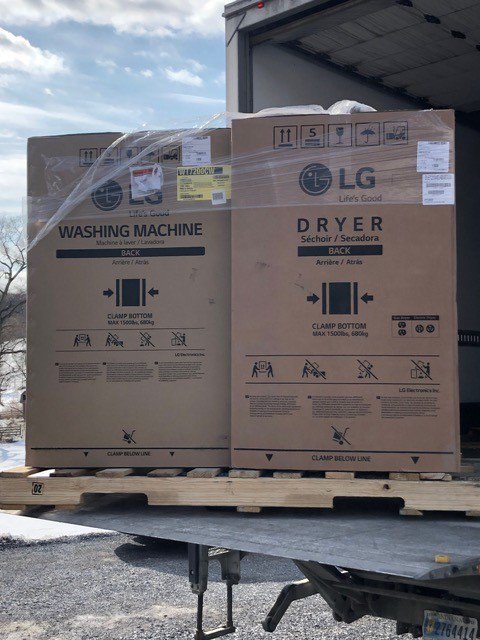 KCODay's tweet photo. @WilliamShatner @LGUS @Dragonomine @JordanTracyTV The power of #Ubuntu! Today at Mending Hearts Animal Rescue we received the gifts of a new washer/dryer, with a new fridge still to come! We are so grateful for these blessings...more info coming... https://t.co/cQfv1RKtUe