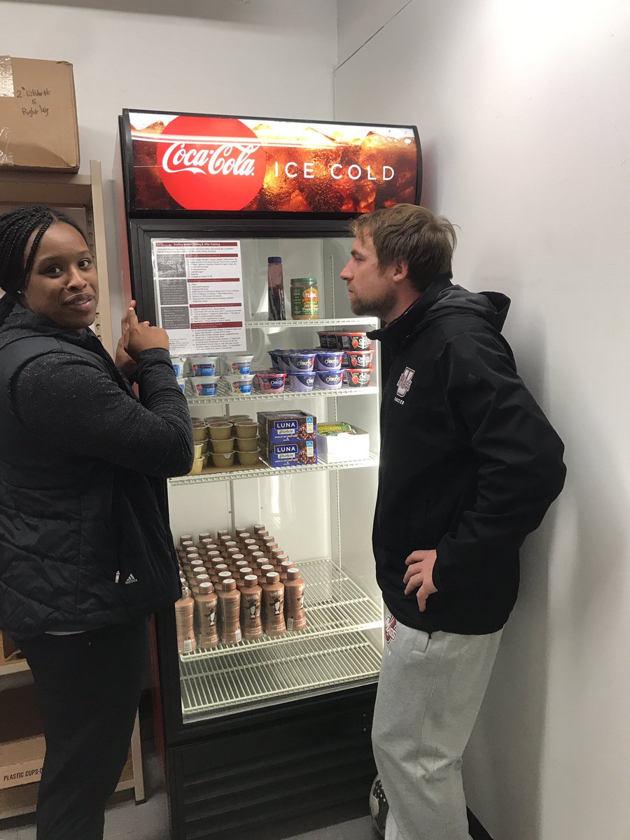 UMassWSoccer's tweet photo. All the necessary macronutrients we need to succeed ✅✅✅
#prefuel #recovery #refuel #WeEatin’ https://t.co/SLYiouK0mr