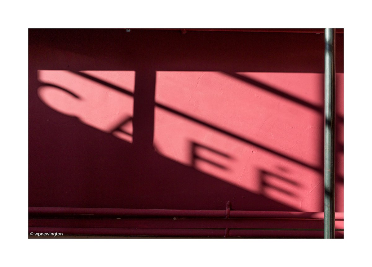 NewmanKevin's tweet photo. North London Shadow Café 

#dutchangles #wpnewington https://t.co/3wrvzsvNdc