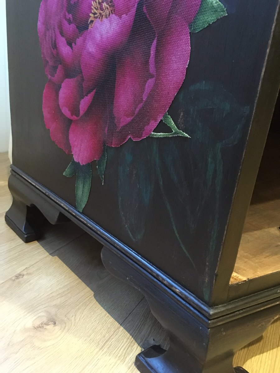 RevampBoutique6's tweet image. Good evening Chris! and all you guys!!👋#UpcycledHour ! I am here just seem to be running around a lot at the mo! Here is a my version of country (not really🤗) something I’m working on at the mo and in the making! #bootstorage #upcycledfurniture #country #hallwaystorage