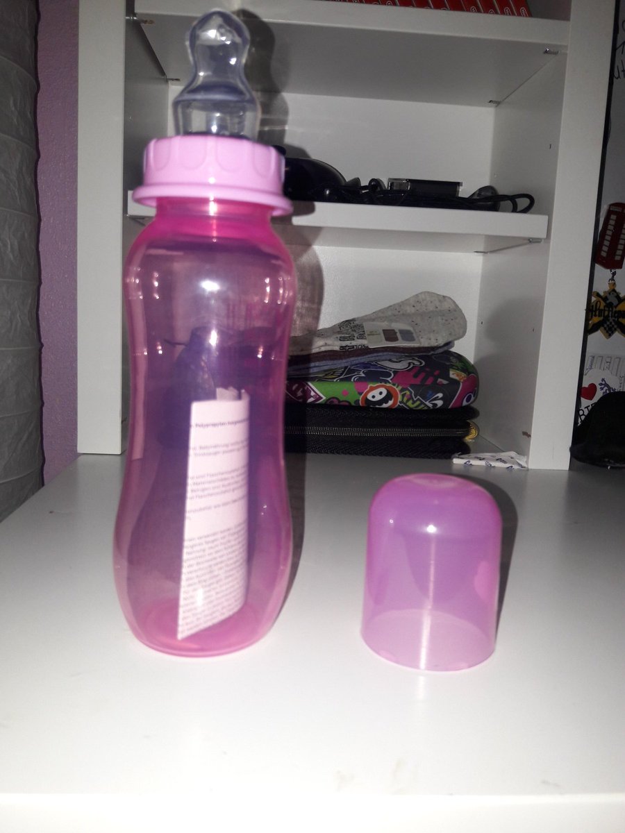 wantanCst's tweet photo. Insider wissen Bescheid 😏👀
#LivestreamAufTwitch
#Nuckelflasche 
#Tintentank https://t.co/Yv1Cn9aOWr