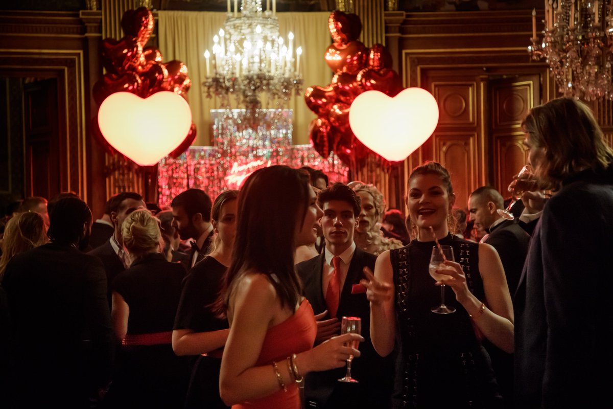 FondsLink's tweet photo. Toujours un plaisir de partager avec vous quelques clichés de #ParamourLeBal et de se remémorer les moments forts de cette 1ère édition !
©Christophe Petit Tesson.
#fondslink #parissanssida #saintvalentin #luttecontrelesida #paris #amour #love #mécénat https://t.co/VtYDZ9sNuZ
