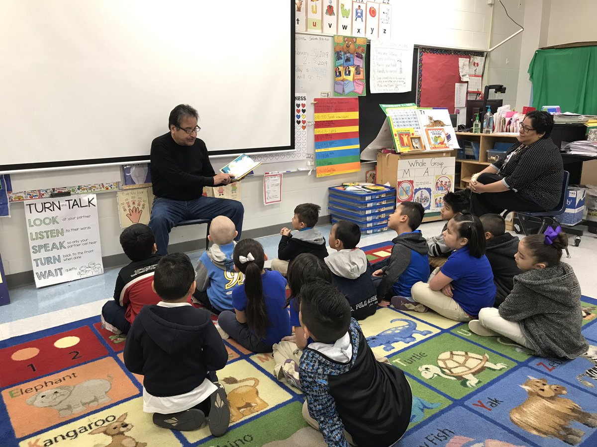 Winston_ISE's tweet photo. Thank you, parents, for sharing the love of reading at our monthly parent literacy event! #WinstonWins #ParentEngagement #ParentReadAlouds #WinstonReads #LoveOfReading @EISDofSA @drklgilmor @DrH_OnTheEdge https://t.co/APEIhktvCY
