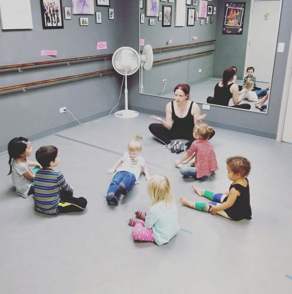 Dest_Dance's tweet photo. Pre hip hop stretching #wayfun #hiphop #toocute #dance #dancelife https://t.co/OyCxrojqCo