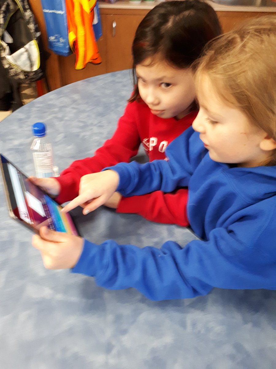MrsTartesClass2's tweet photo. #Quizziz happening for the first time in 2/3T and sts are loving it! #leaderboardengagement #competetive #quizprep https://t.co/WZMr81DKuj