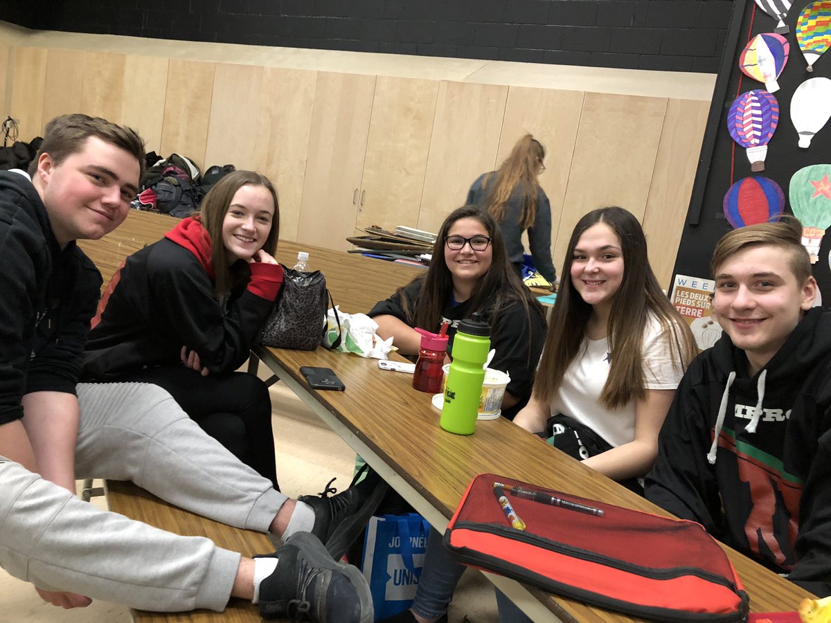 FCharlebois07's tweet photo. Un belle journée à l’@escembrun pour le tournoi d’impro du @CSDCEO. Belle victoire de 9-3 de nos IMPROfessionnel de l’@ESCLeRelais lors de la première joute. Un coach très fier, comme toujours! #ImproCSDCEO #JeFaisPasGrandChose #JeSersJusteÀPrendreDesNotes https://t.co/D2Igtvoe03