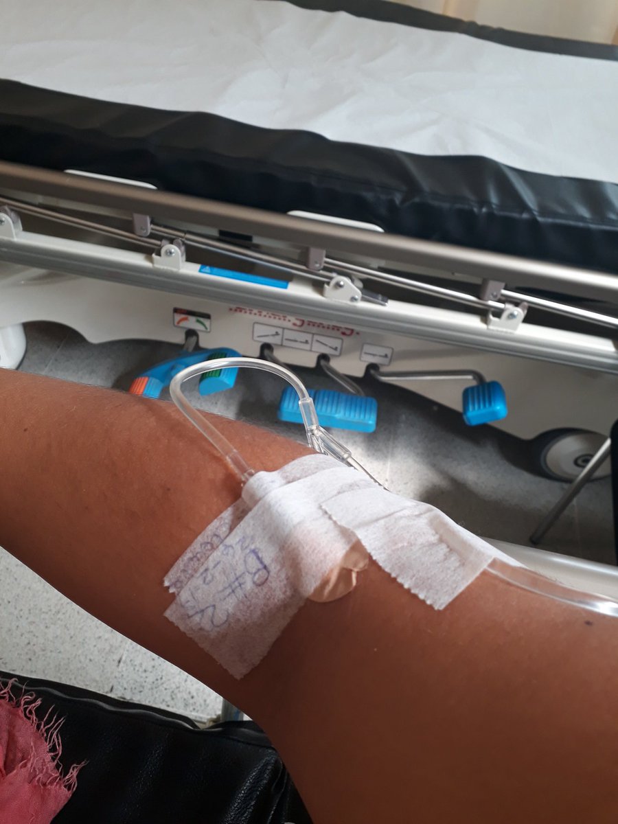 Angeli_Catha's tweet photo. Lumbago!!!! Y su suerito a la vena!!!😫😫😫😫
#dolorcrónico #MiBrazo #MeDueleHastaParaPensar #QuieroUnDoctor https://t.co/Bs0WidRHol