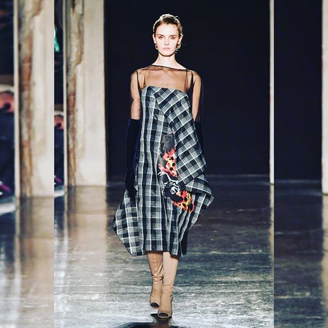 annaveronikam's tweet photo. ๐FRANCESCA LIBERATORE MFW ๐She is just great!
Thank you
@francescaliberatoreofficial
@jvave @elisavagle
#hairstyle @beautick_official @beppedeliaofficial @marisa_beauty_hair
#makeup @lamiae_chaachoui
#videographer @inesasoares_
#majormodelsmilan โฆ https://t.co/8qUMdp6MSE https://t.co/DHTvFFJcwc