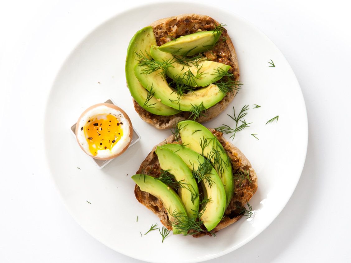 #Breakfast is the most important meal of the day and <a href="/RealSimple/">Real Simple</a> has pulled together fantastic healthy #recipes for #BreakfastOnTheGo. We particularly love the Peanut Butter Waffle with #DriedFruit: buff.ly/2FlfBDa