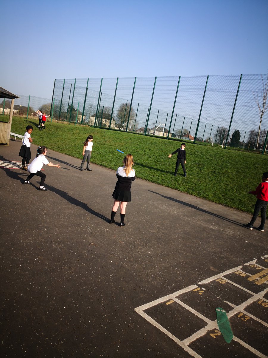 GlencoatsPS_'s tweet photo. P4/3 outside this afternoon enjoying this lovely warm weather after working so hard on our writing! It was great fun!!! #funinthesun #keepactive #isitstillwinter? https://t.co/TzXemzSt53