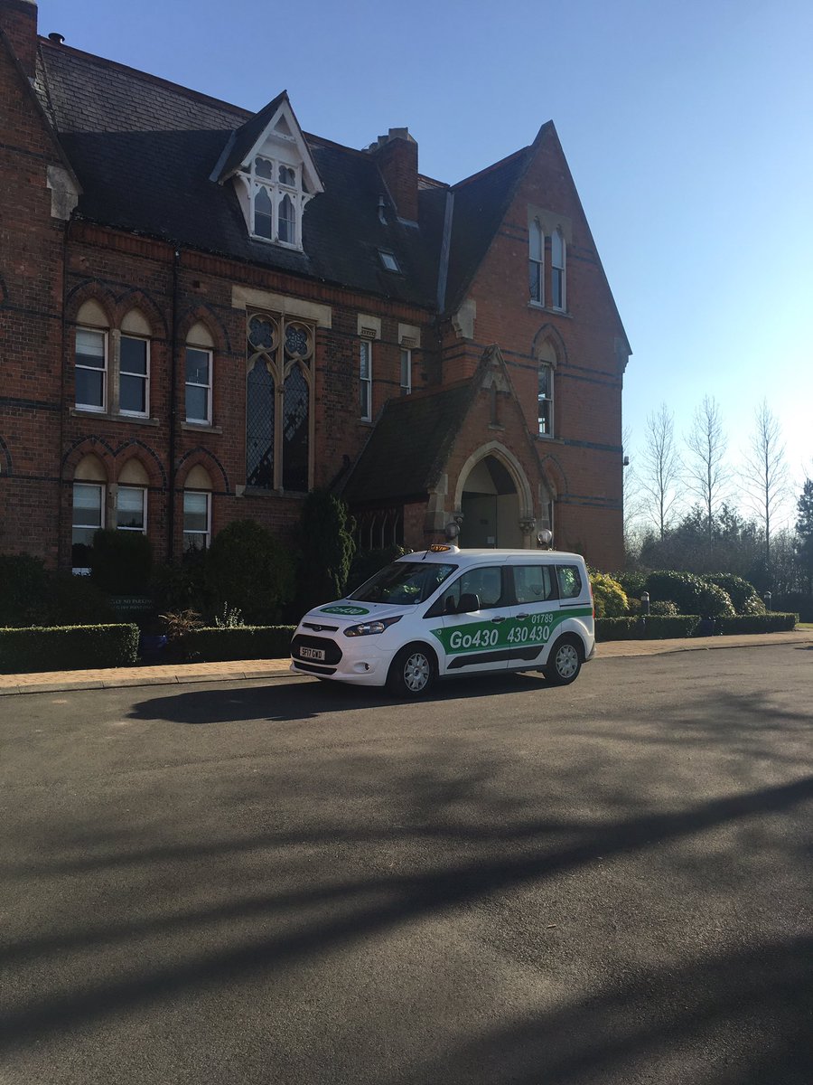 Lovely day and lovely surroundings, picking up passengers at <a href="/ettington_chase/">Ettington Chase</a>