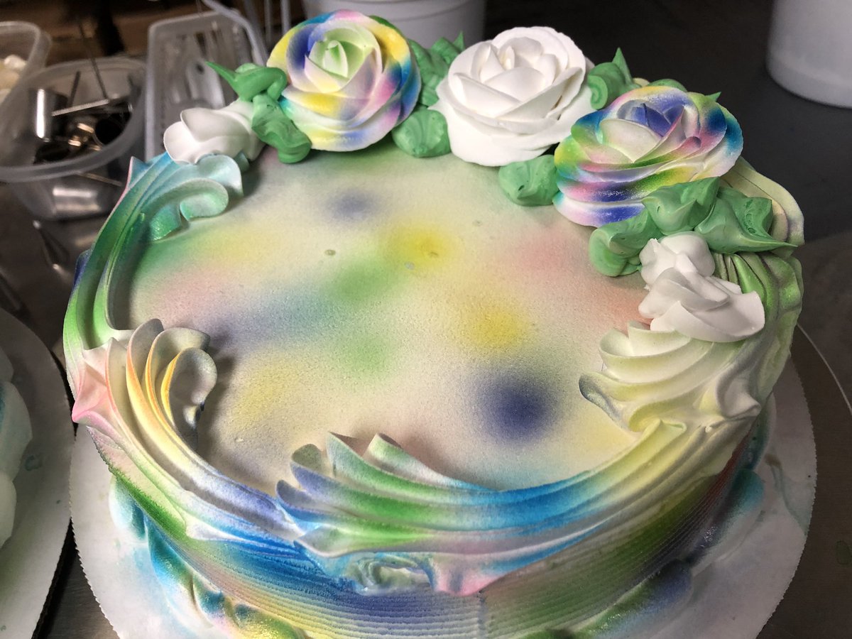 Sabrinacreative's tweet photo. Get colorful #icecreamcakes #airbrushed #dairyqueen #latrobedq https://t.co/Vx4DAl6JdL