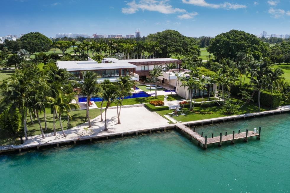 BillionsPortal's tweet photo. So that's why its called Billionaires Bunker!
Read More: https://t.co/qFiM9L8JIm

#RealEstate #Luxury #LuxuryProperty #MiamiRealEstate #Billionaire #PropertyUSA #WaterfrontProperty #IndianCreekVillage https://t.co/K10rw0Yl7a