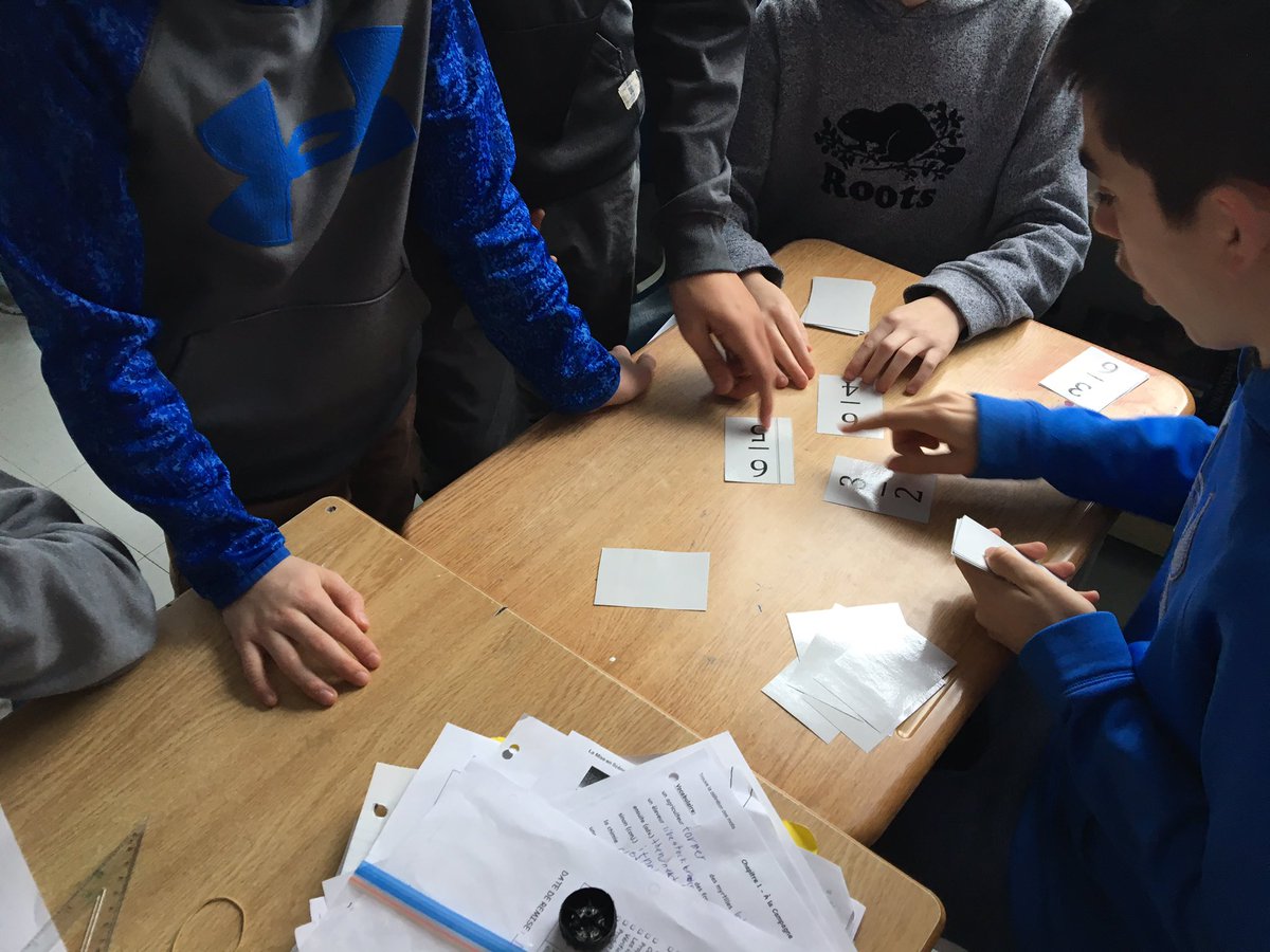MlleFelice's tweet photo. Jeu de maths aujourd’hui: La Guerre des FRACTIONS.
Even les teens aiment les jeux de Maths! 🤓
#mathcentres #tvdsb #iteach7 #iteach8 https://t.co/SHDoQ6GxBk