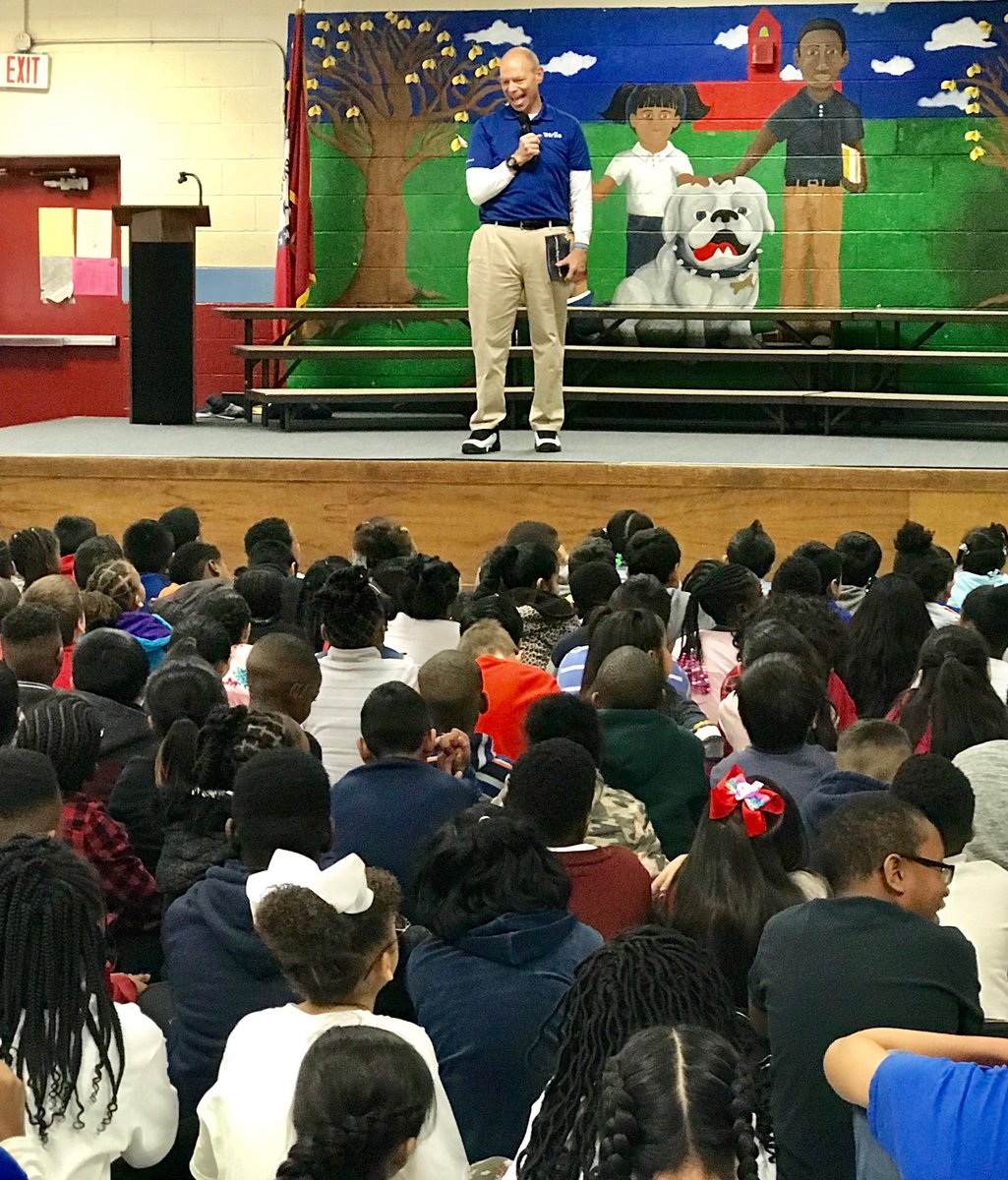 sadiemi73712680's tweet photo. Economics Arkansas does it again! They presented a $500 grant to Ms. Brenda Day’s fourth grade class at Dodd Elementary.  The icing on the cake was Craig O’Neal reading to the entire school. ⁦@MichaelPoore1⁩ ⁦@ErickaMcCarroll⁩ ⁦@MelindaModica⁩ https://t.co/bqd5fcm7CN