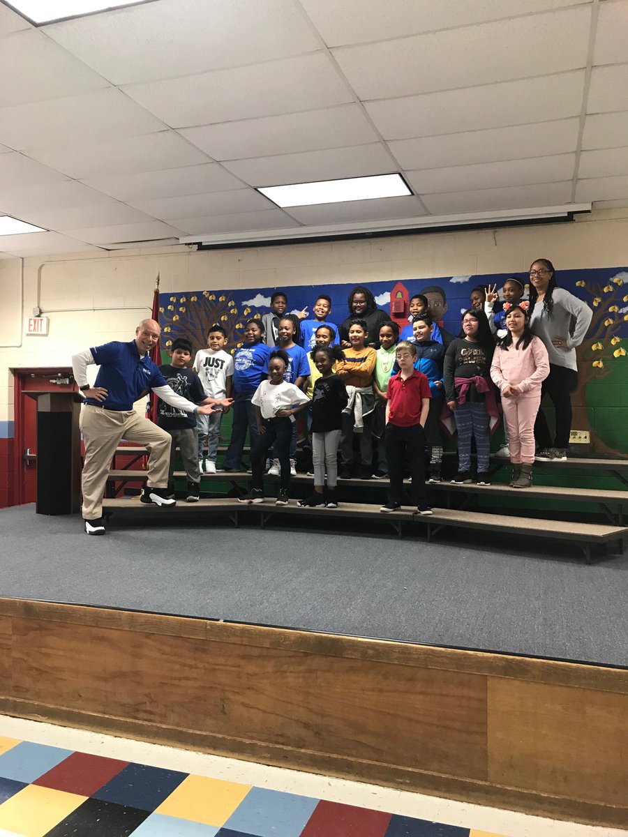 sadiemi73712680's tweet photo. Economics Arkansas does it again! They presented a $500 grant to Ms. Brenda Day’s fourth grade class at Dodd Elementary.  The icing on the cake was Craig O’Neal reading to the entire school. ⁦@MichaelPoore1⁩ ⁦@ErickaMcCarroll⁩ ⁦@MelindaModica⁩ https://t.co/bqd5fcm7CN